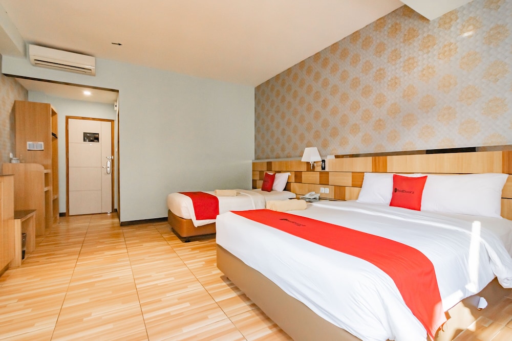 RedDoorz Premium Near Bandung Station 14/63