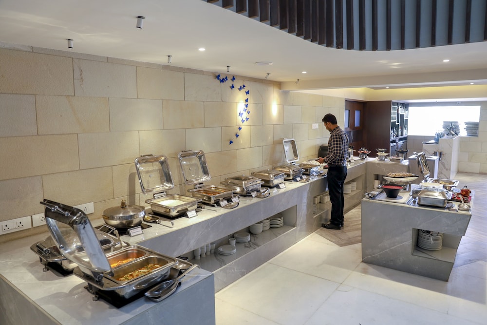 Royal Orchid Golden Suites Pune 41/52