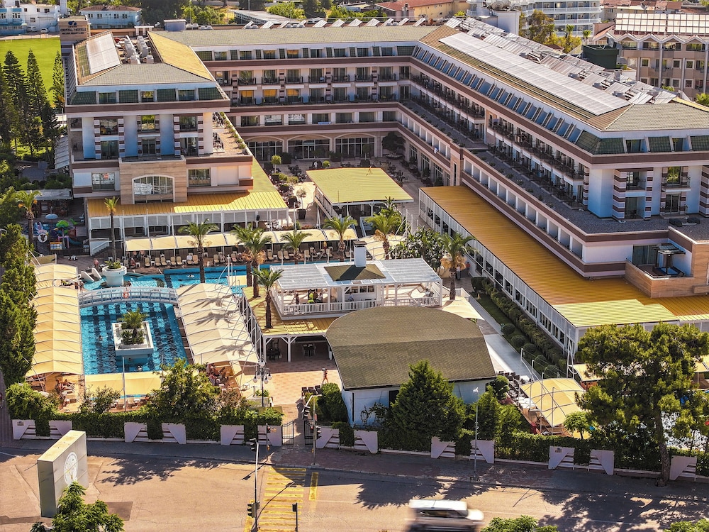 Crystal De Luxe Comfort Collection in KEMER