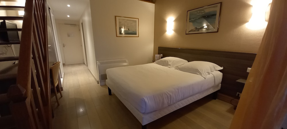 غرفة رباعية بسرير مزدوج وسريرين منفصلين، Hotel Poretta 3/6