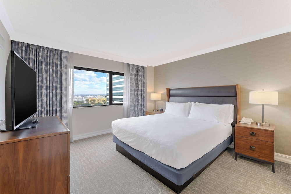 جناح عائلي بسرير كينج وسرير مزدوج مع أريكة لذوي الإعاقة، Embassy Suites by Hilton Anaheim Orange 3/10