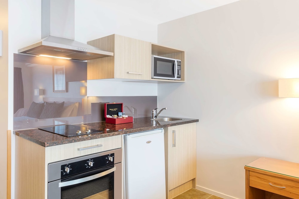 Best Western Newmarket Inn & Suites 56/58