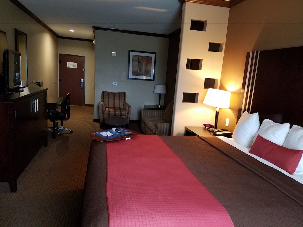 Best Western Plus Texoma Hotel and Suites 3/44