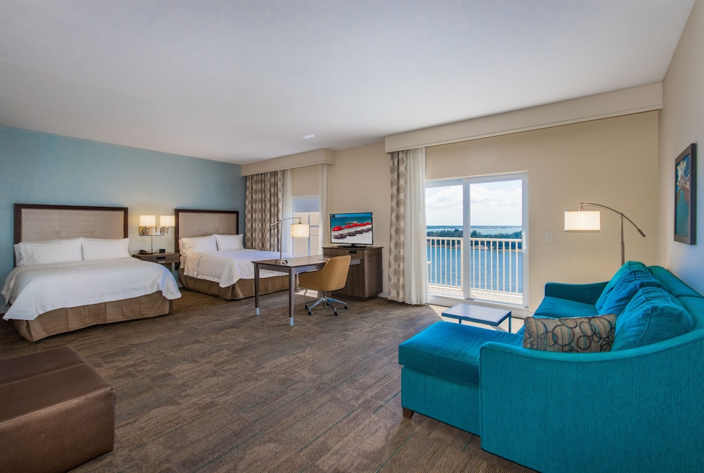 Hampton Inn and Suites by Hilton Clearwater Beach 42/83