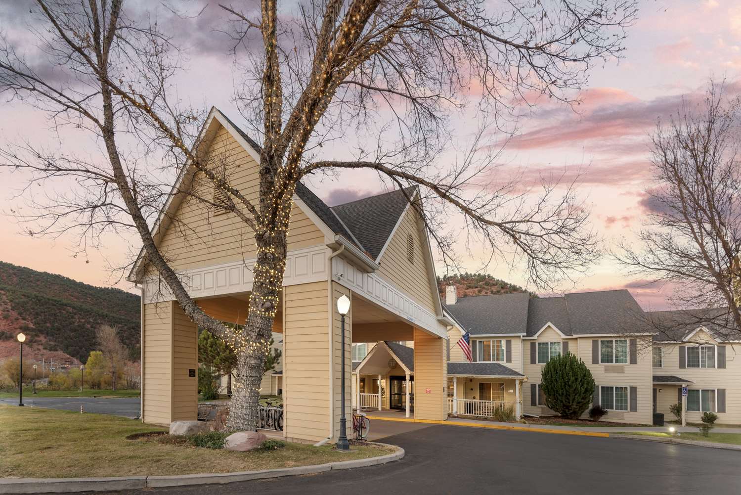 Comfort Inn & Suites Carbondale on the Roaring Fork 5/60