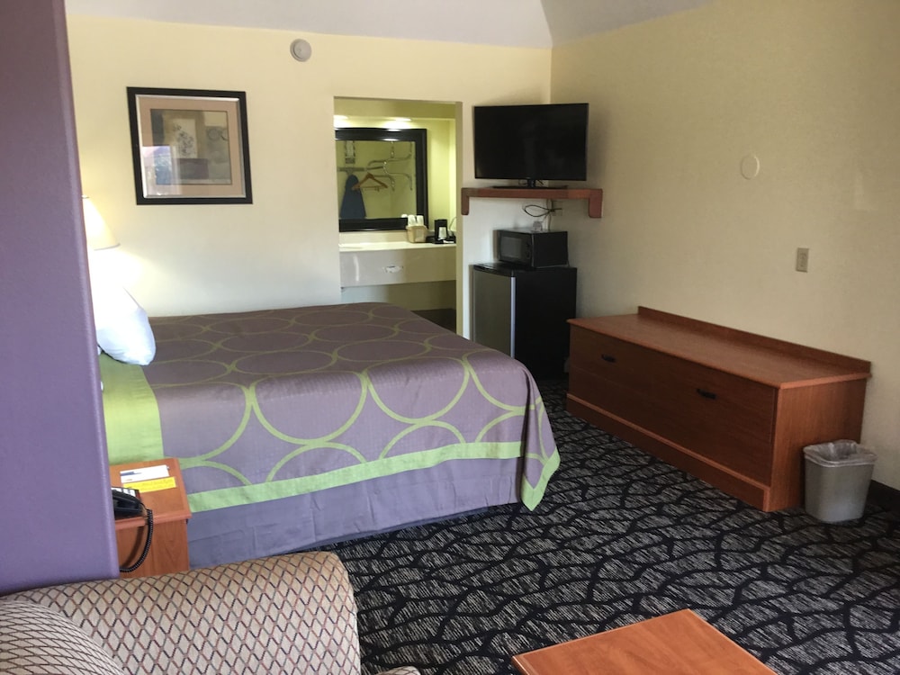 Super 8 by Wyndham Fairfield, TX 25/36