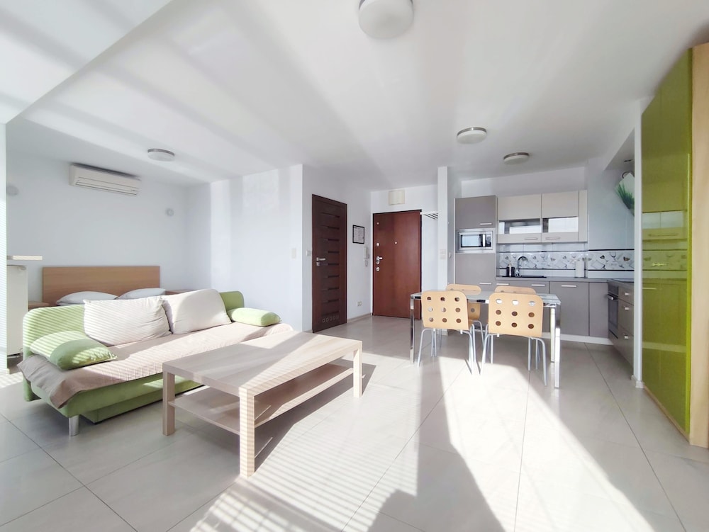 Tower, Panoramic, Queen Bed, Balcony، Turnau City Aparthotel 3/10