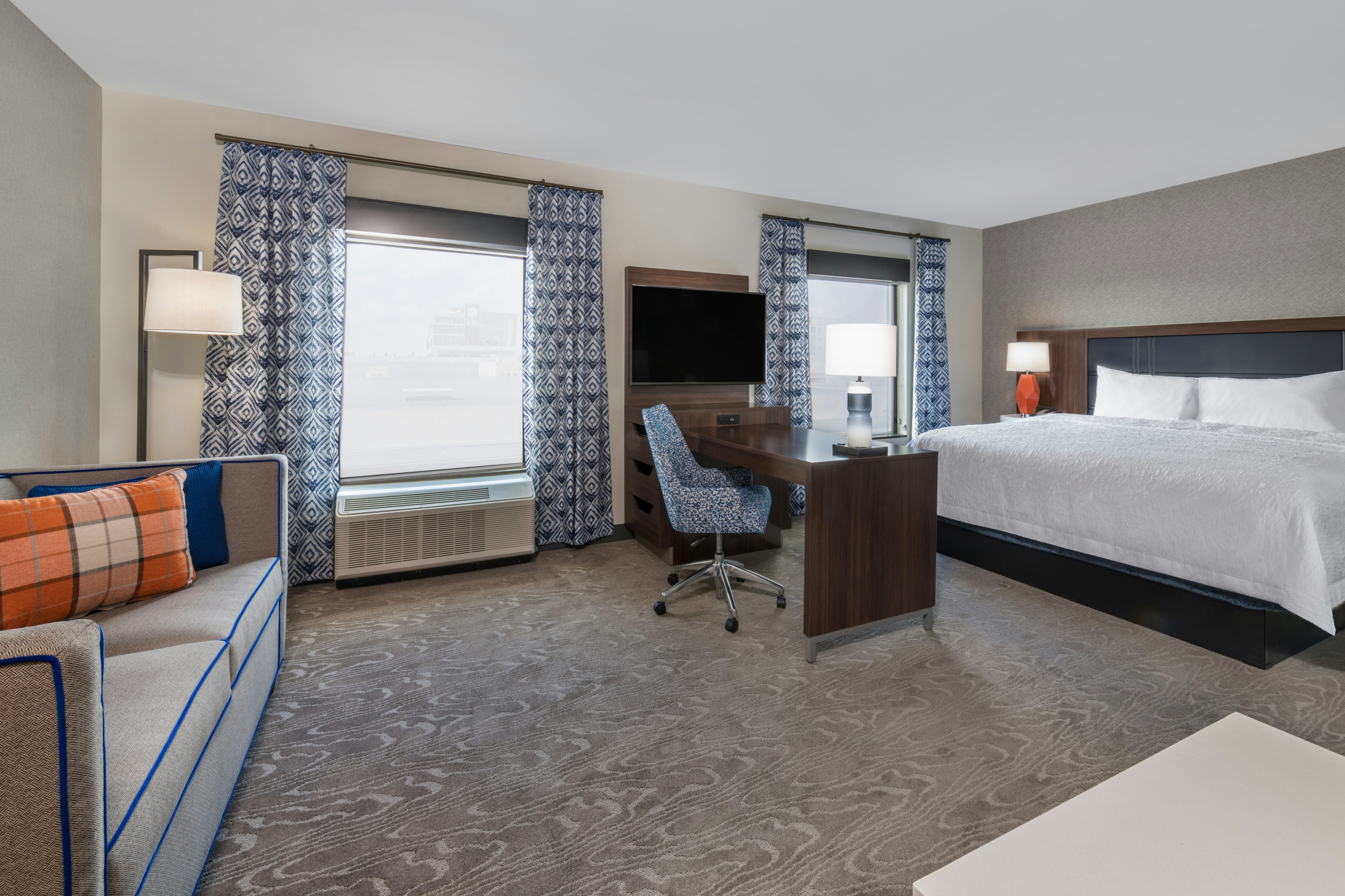 SUITE, KING BED
