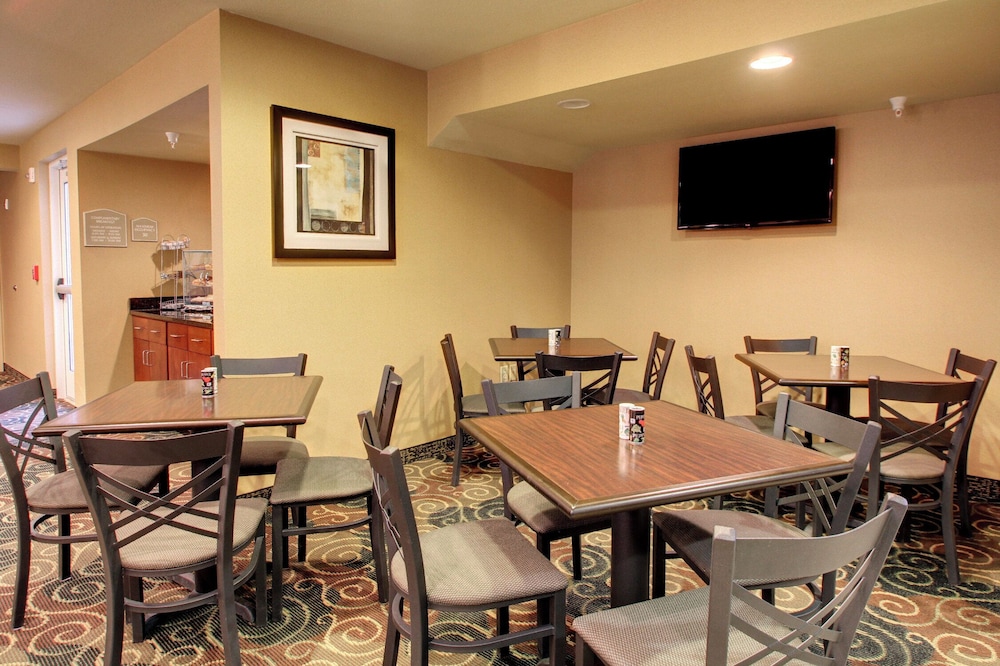 Cobblestone Hotel And Suites Broken Bow 37/51