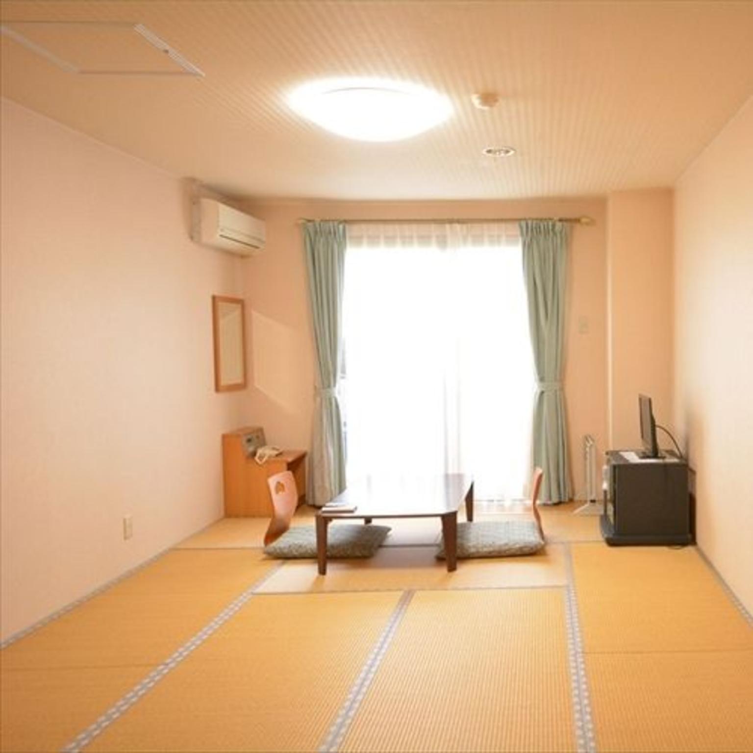 Japanese, 3 Futon Beds, Outdoor Bath