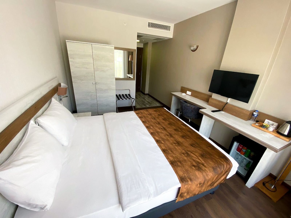 Kanyonvadi Hotel 7/47