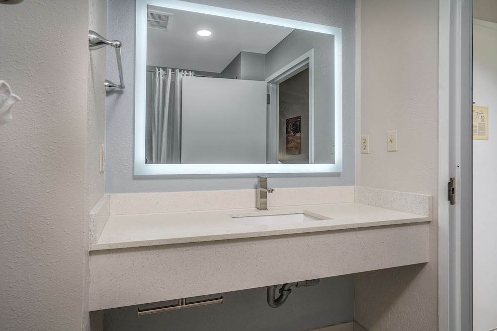 Best Western Plus Silver Creek Inn 24/24