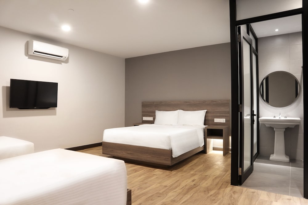 Aces Hotel 6/32