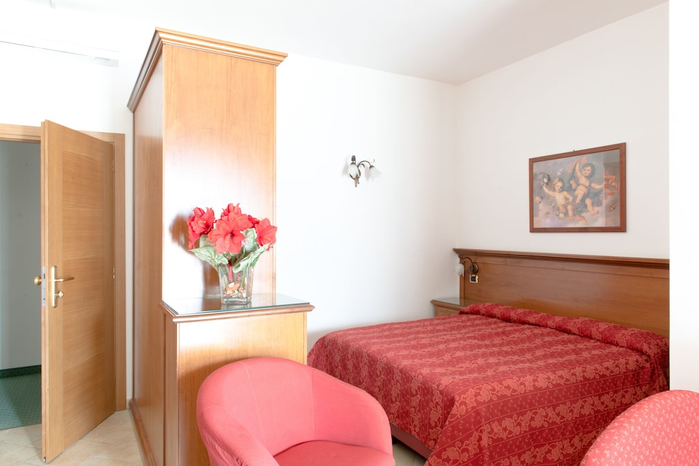 Village Hotel Lucia 16/50