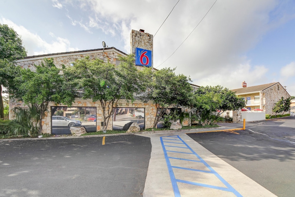 Motel6 San Antonio, TX - Northwest Medical Center 46/60
