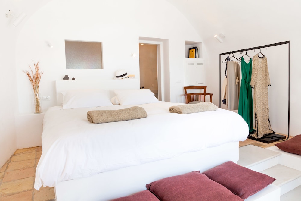 JUNIOR SUITE, STUDIO, KING BED, POOL ACCESS