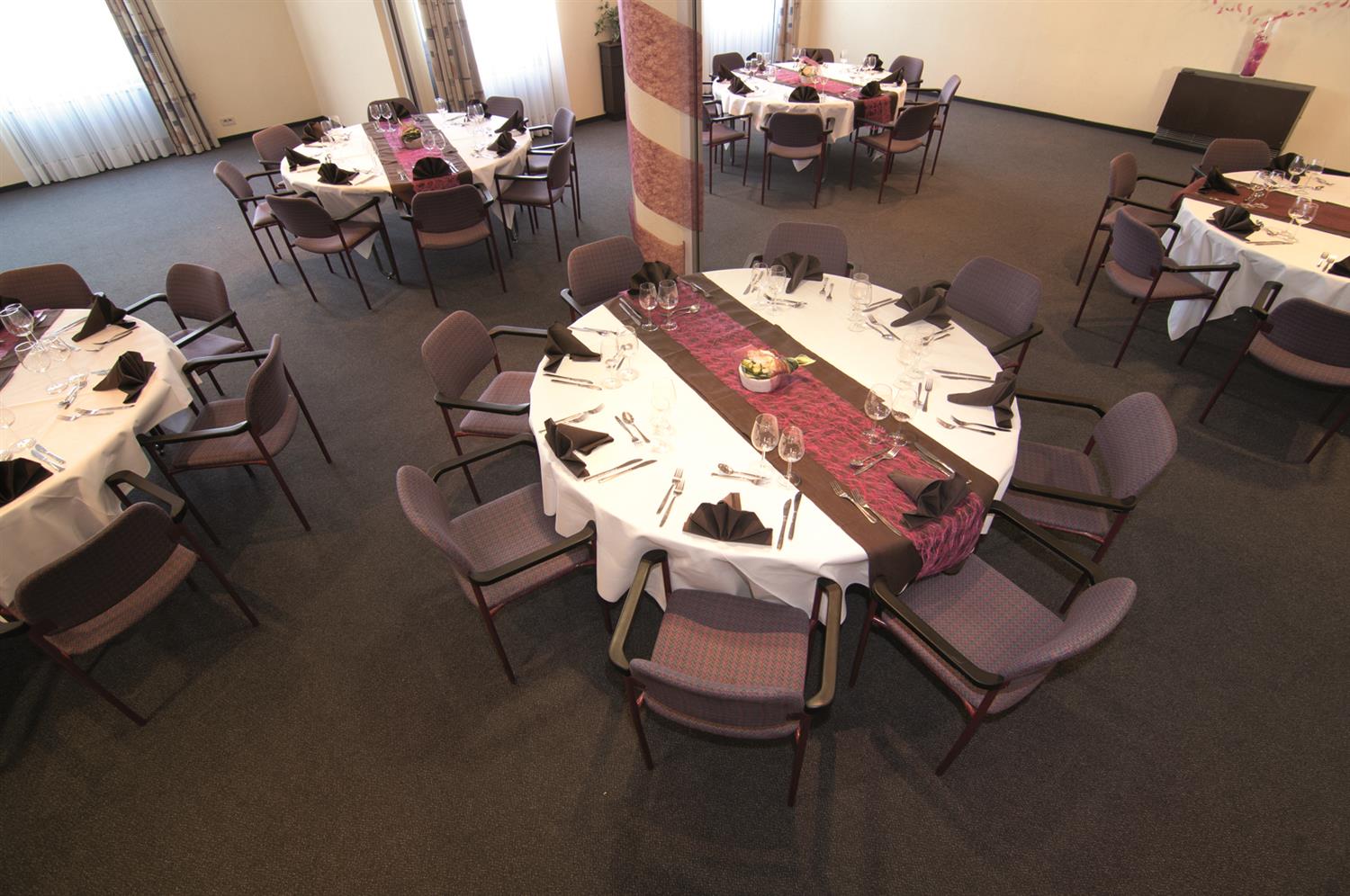 restaurant cafeteria