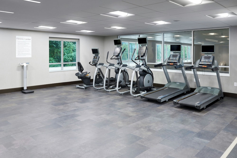 Holiday Inn And Suites Philadelphia W Drexel Hill 24/50