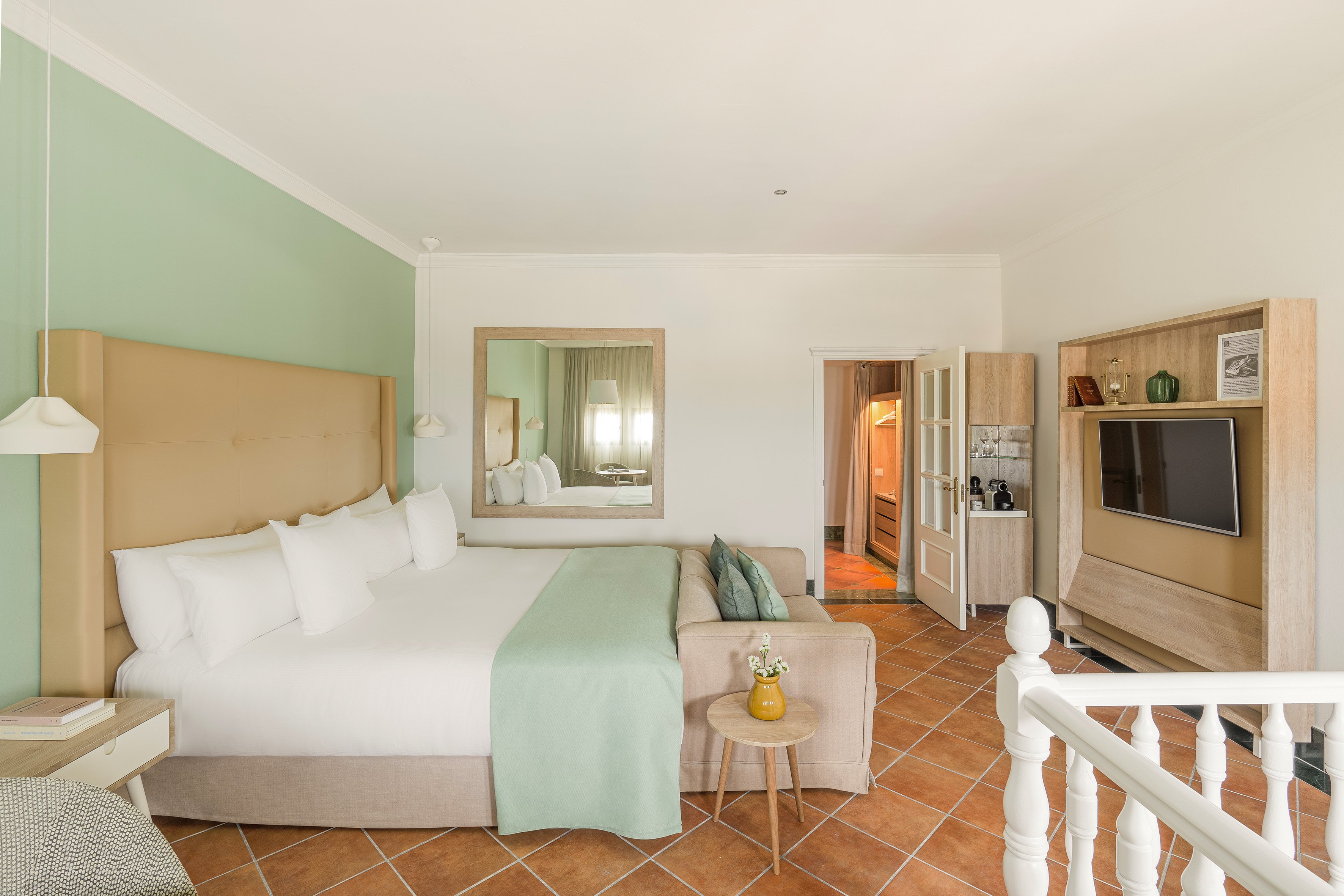 2 Bedrooms, Red Level, Family Suite