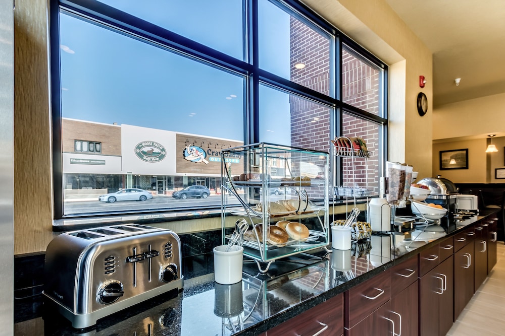 Cobblestone Inn Amp Suites Waverly 53/61