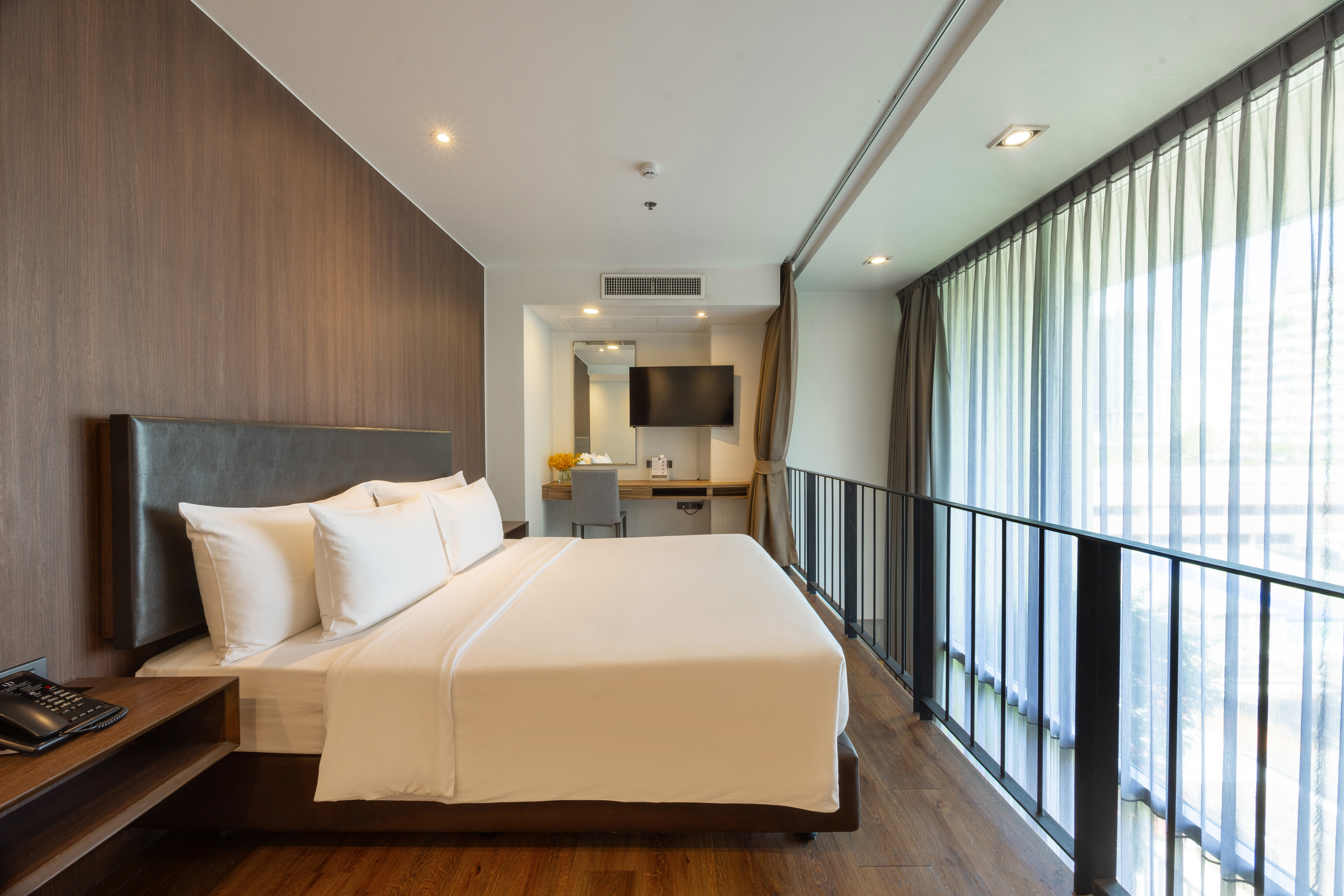 1 BEDROOM, DUPLEX, SUITE