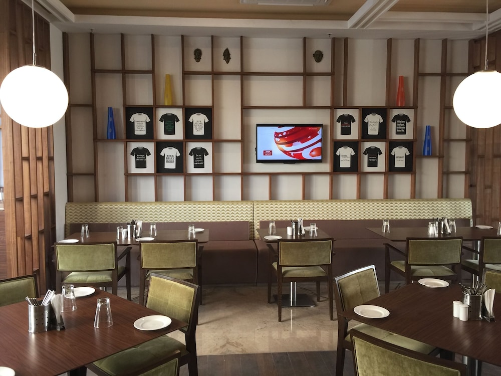 LEMON TREE HOTEL, SECTOR 60, GURUGRAM 52/65