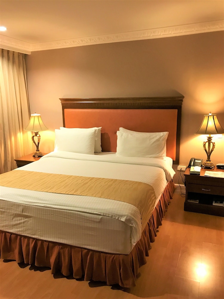 Savannah Resort Hotel 11/60