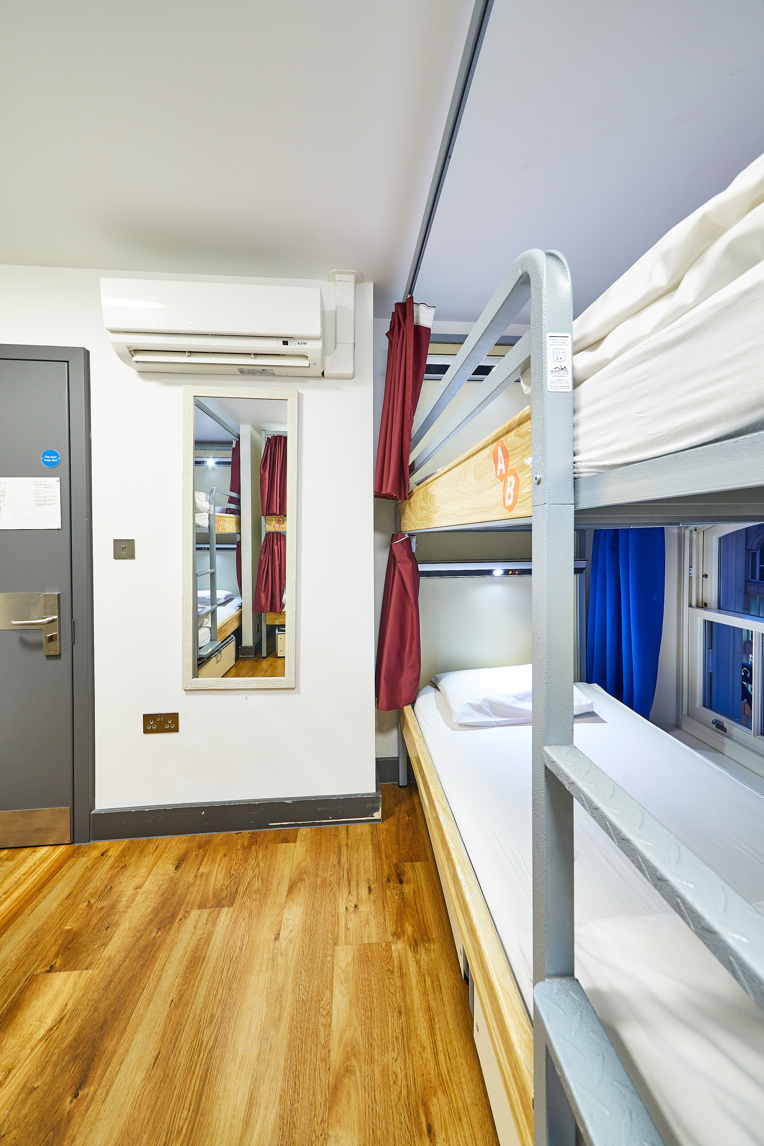 Mixed Dorm, 6 People, External Bathroom