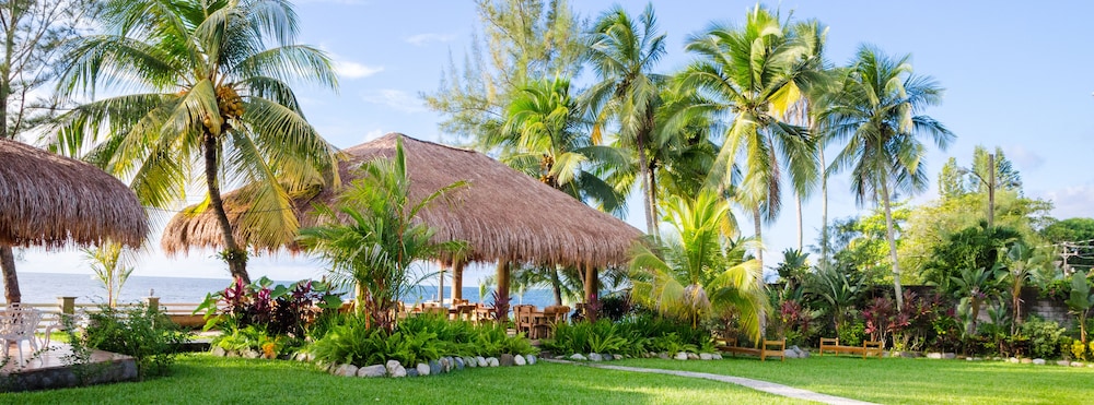 Paraiso Rainforest and Beach Hotel 39/48