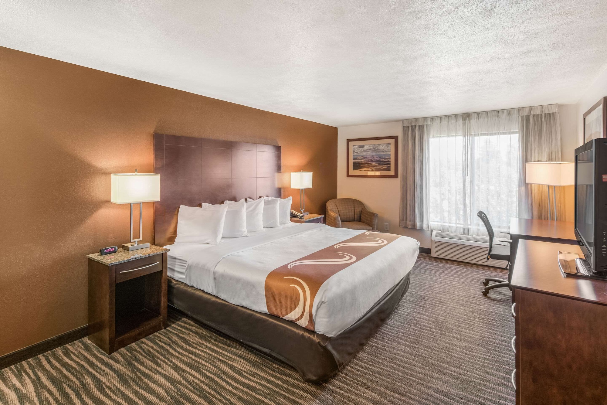 غرفة قياسية بسرير كينج، Quality Inn and Suites Downtown Walla Walla, WA 5/9