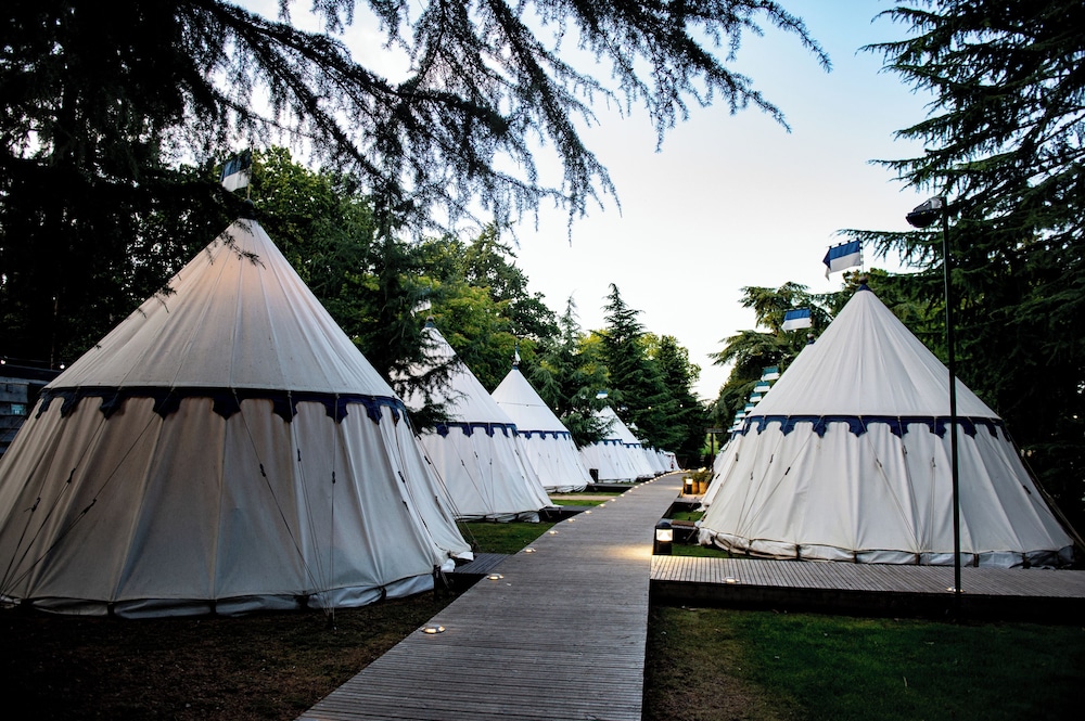 Warwick Castle 44/50