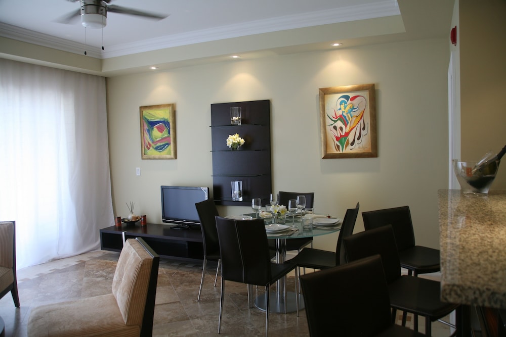 The Atrium Resort 37/66