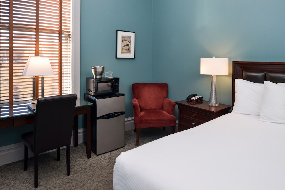 Montvale Hotel 24/71