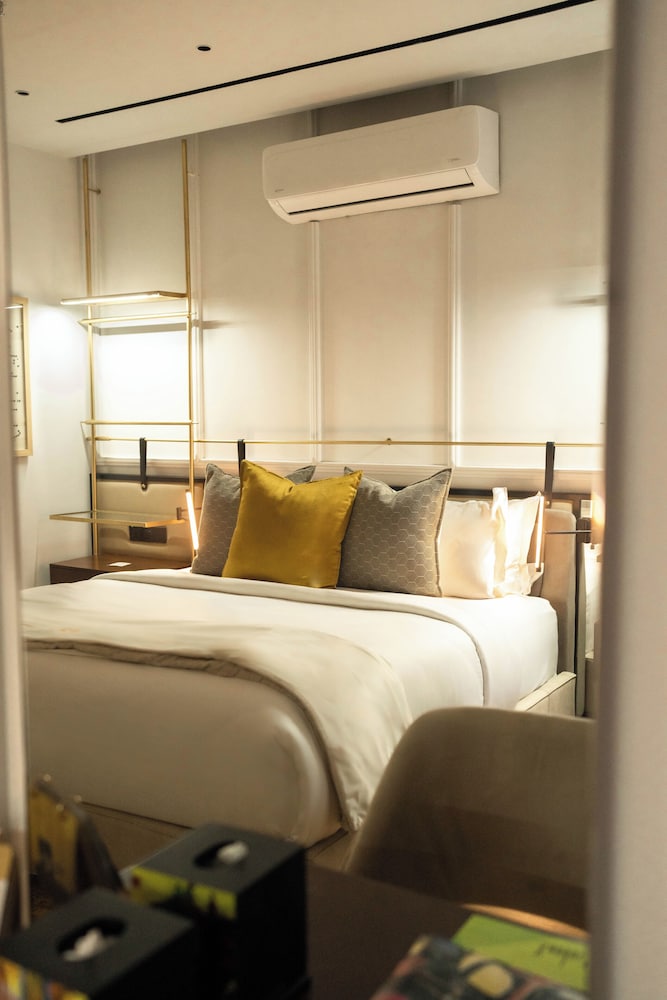 EXECUTIVE, DOUBLE BED