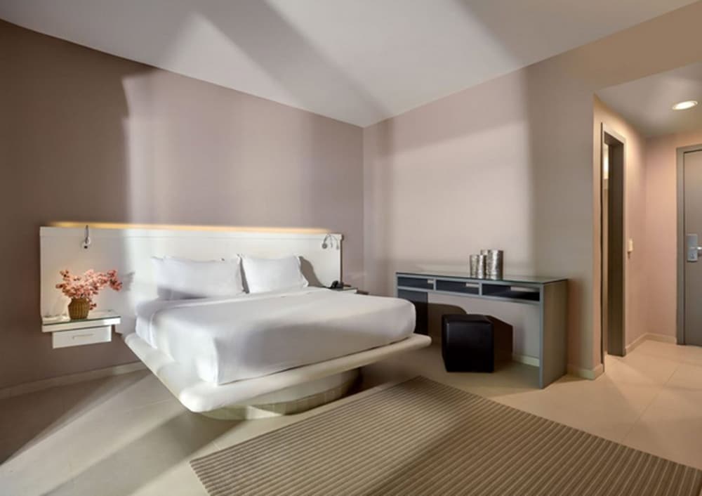 My Blue Hotel 8/29