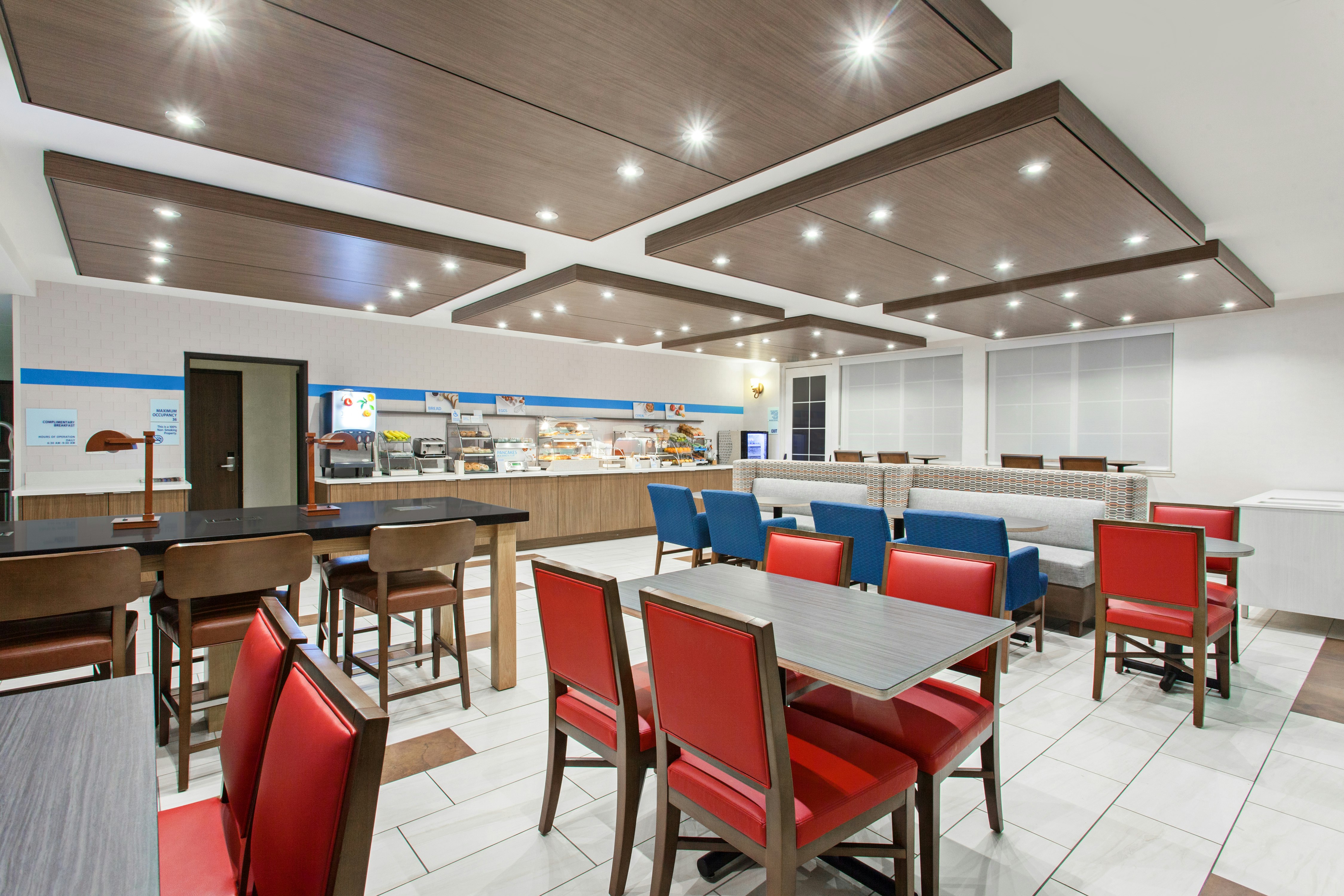 Holiday Inn Express Hotel Suites Oakland Airport 37/55