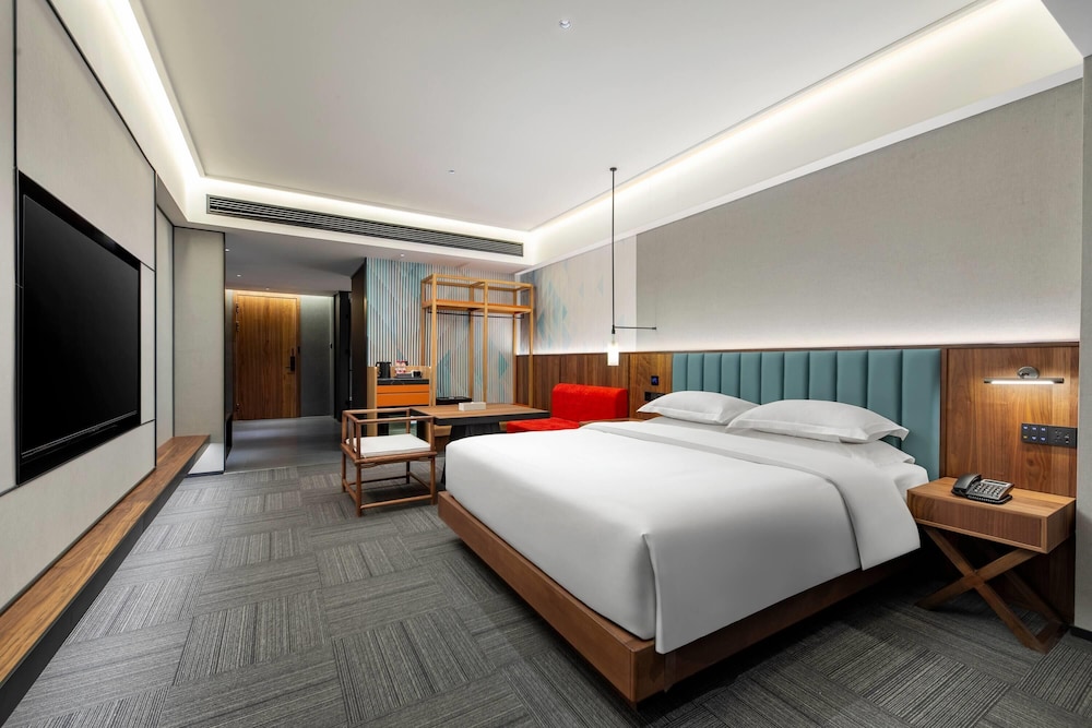 Hawthorn by Wyndham Yueyang Railway East Station 4/18