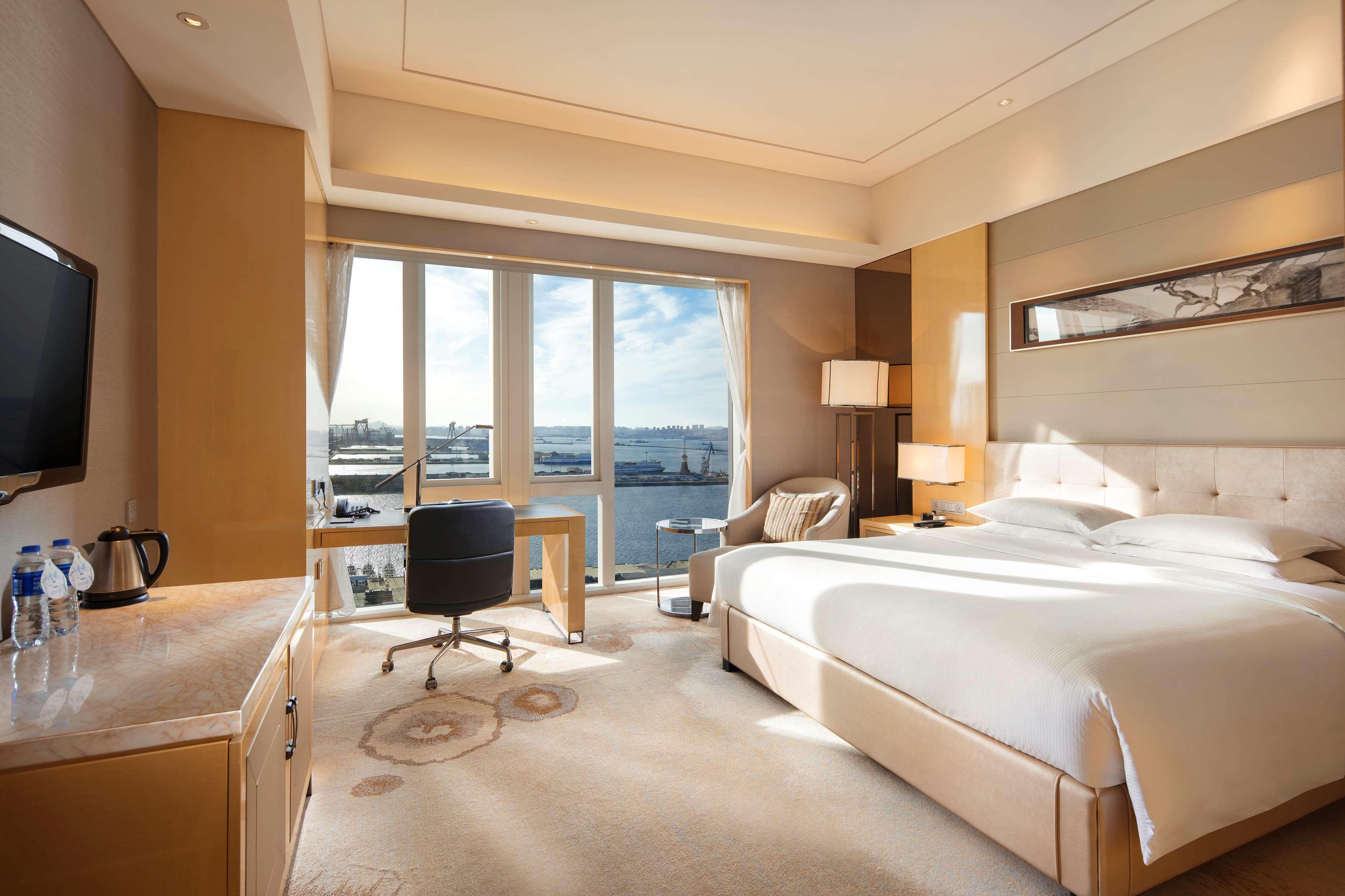 Deluxe, King Bed