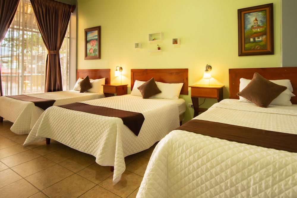 HOTEL LAS COLINAS 23/77