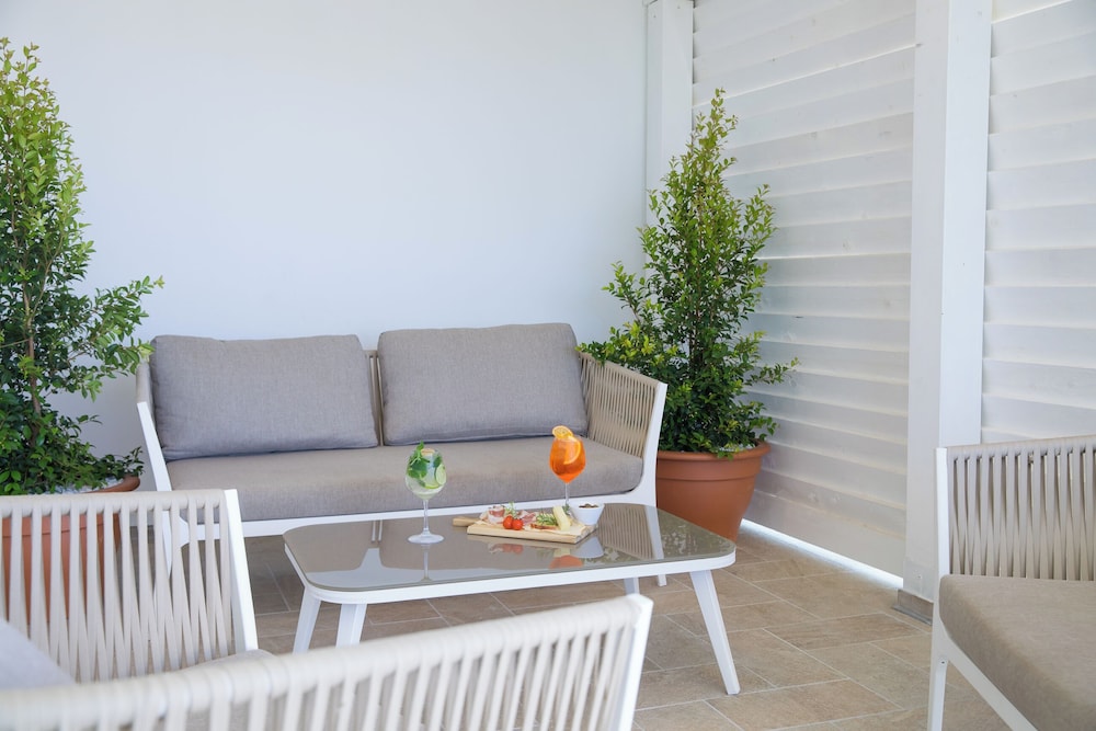 Lu Hotel Porto Pino 30/48