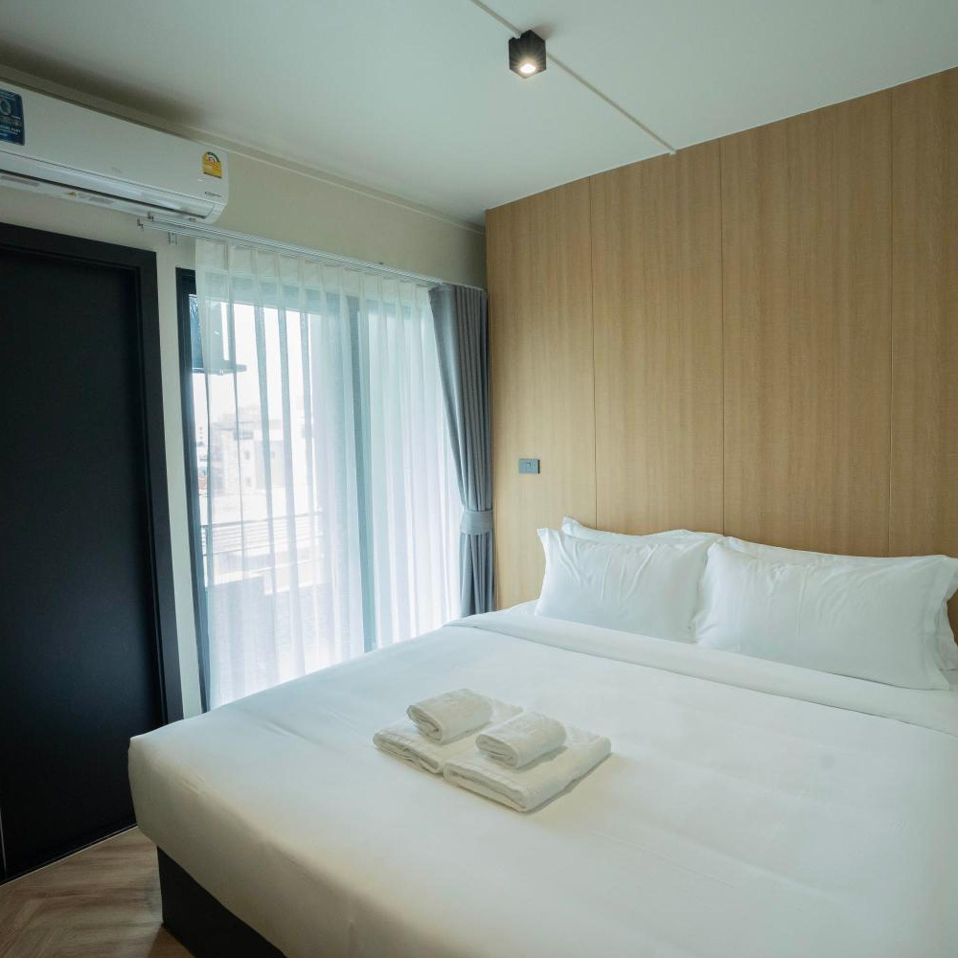 Room, King Bed