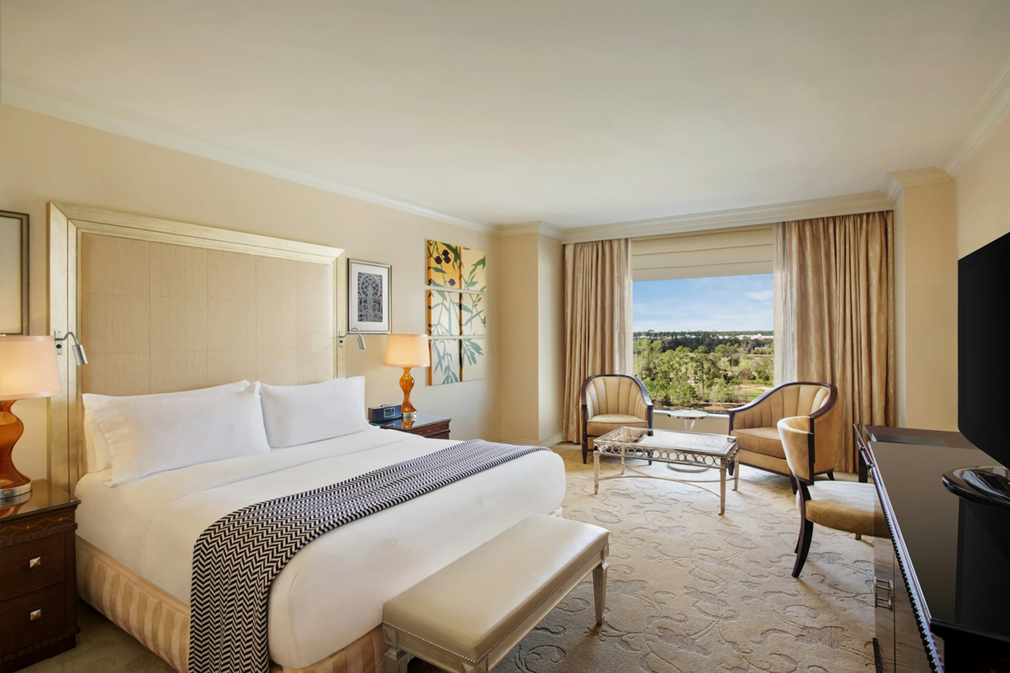 DELUXE, KING BED, ACCESSIBLE