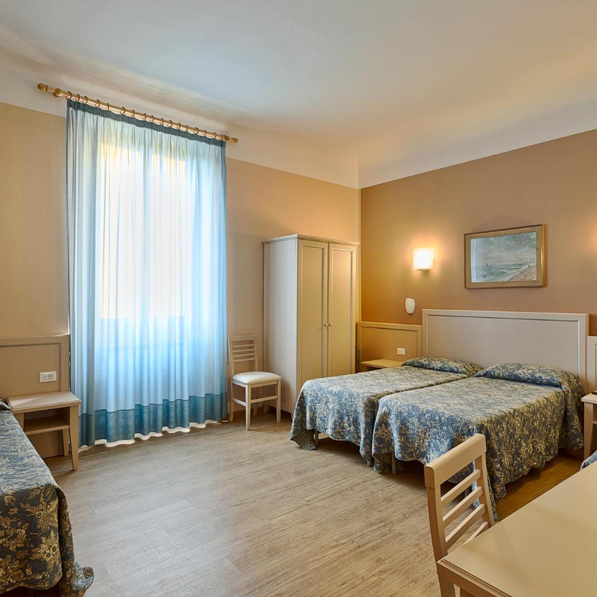 ROOM, QUADRUPLE