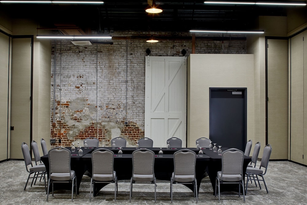 Aloft Wilmington at Coastline Center 37/50