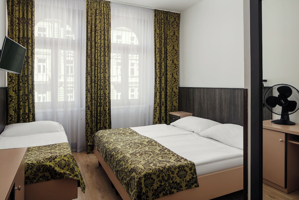 غرفة قياسية ثلاثية بسرير مزدوج وسرير فردي، Prague Centre Superior Hotel 6/10