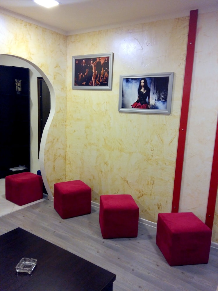 ROCK HOTEL FIRST LINE 31/80