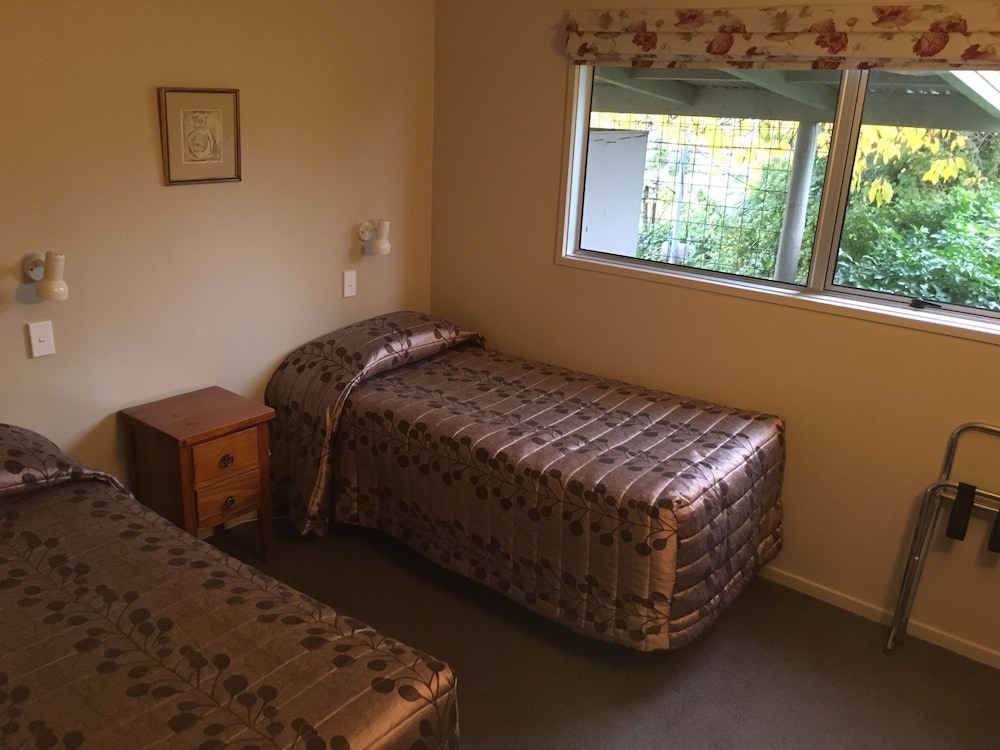 Edgewater Motel 14/71