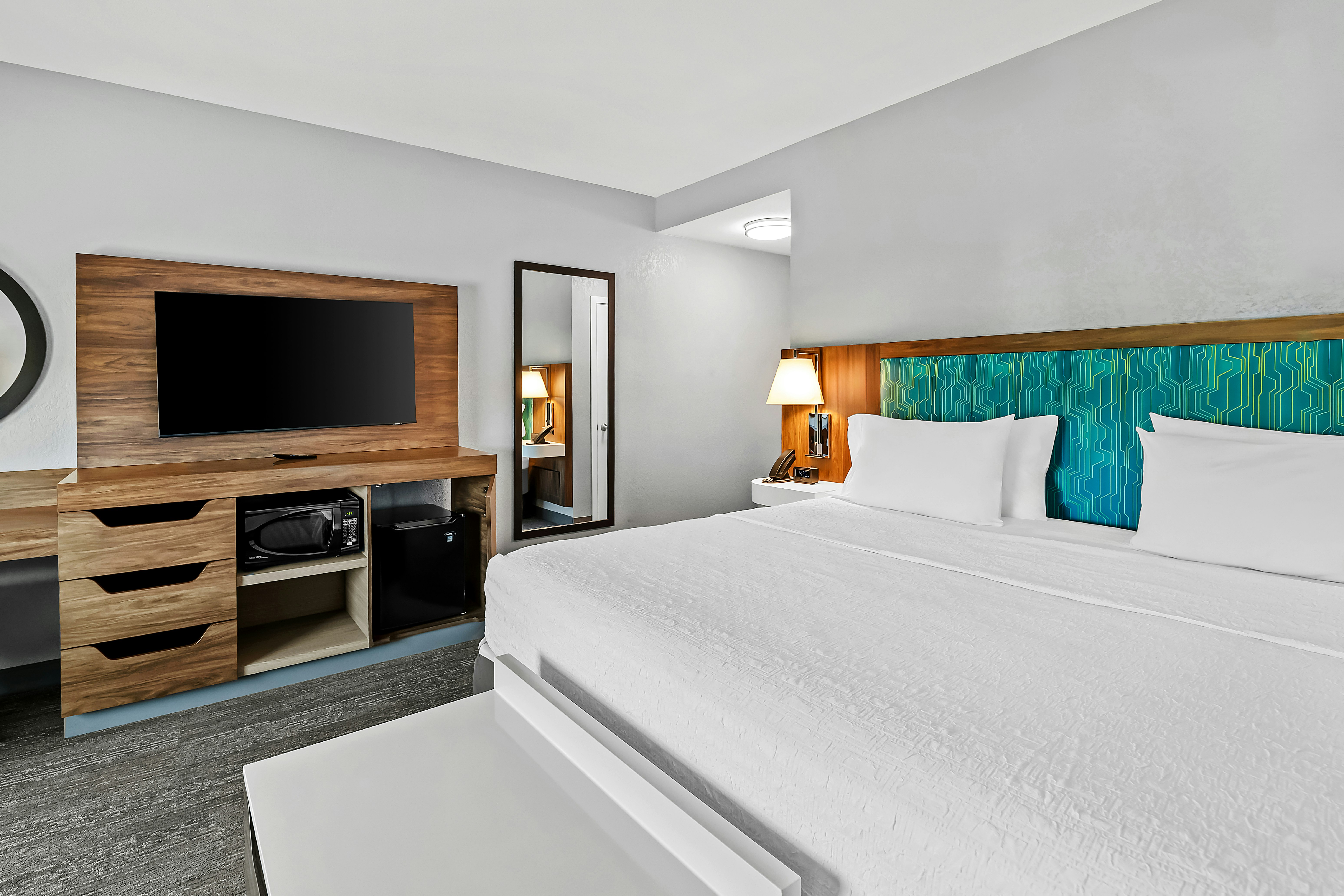 ROOM, KING BED