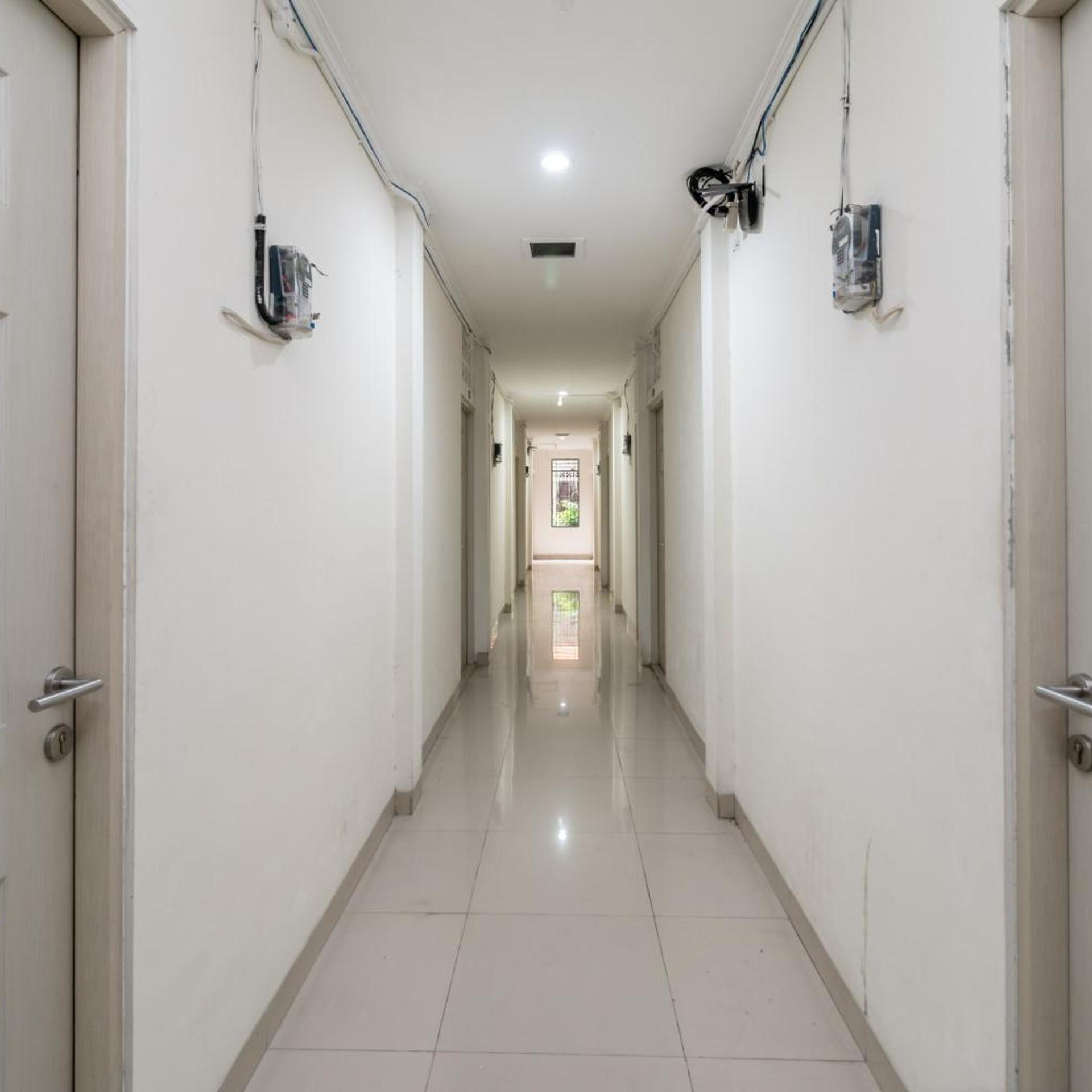 Reddoorz Plus Near Upn Veteran Jakarta 17/50