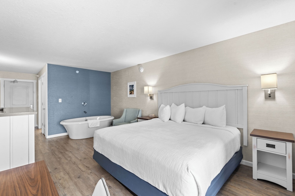 WALKOUT, SPA, KING BED, BEACH VIEW